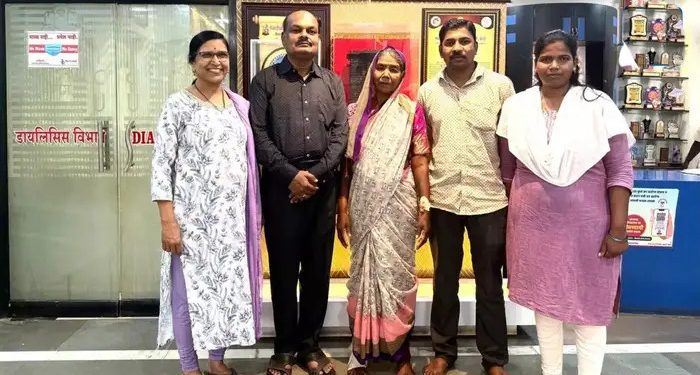 डॉक्टर म्हणाले, “मी तुमच्या माऊलीला बरं करतो, तुम्ही भारतमातेची काळजी घ्या!”