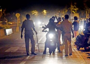 बायकोला संपवून बॉडी घेऊन बाईकवरच निघाला!