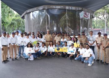 पुण्यामध्ये रस्ता सुरक्षा अभियानातून वाहतूक शिस्तीचा संदेश!