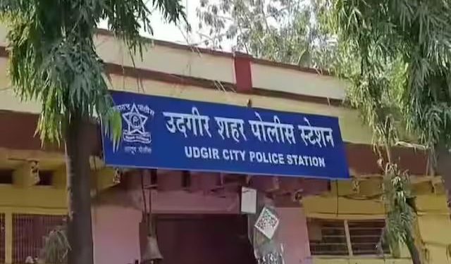 बाळ दत्तक दिले केवळ १०० रुपयांच्या बॉन्डपेपरवर!