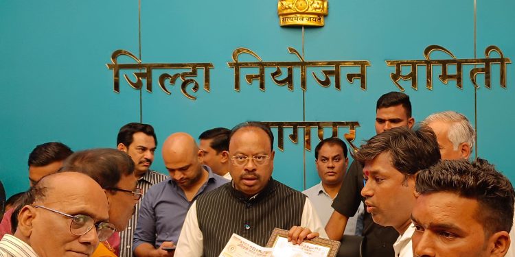 आदिवासी पारधी विकास परिषदेने पालकमंत्री चंद्रशेखर बावनकुळे यांचे केले अभिनंदन!