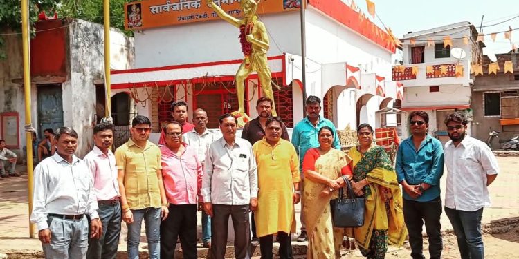 जननायक बिरसा मुंडा यांच्या शहीद दिनानिमित्त माल्यार्पण व अभिवादन कार्यक्रम!