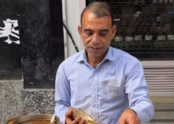 चाट विकायला ही व्यक्ती चक्क BMW कारने येते!