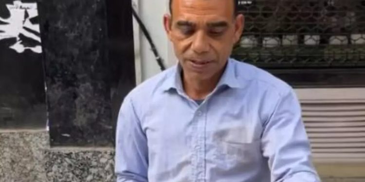 चाट विकायला ही व्यक्ती चक्क BMW कारने येते!