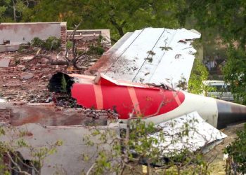 एअर इंडियातून 3 अधिकाऱ्यांच्या हकालपट्टी निश्चित?