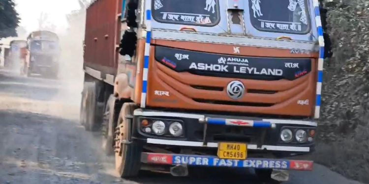 उमरेड-नागपूर राष्ट्रीय महामार्ग 353D वरील टोल टाळण्यासाठी दररोज 700 ते 800 ओवरलोडेड ट्रकचा या रस्त्याचा वापर!