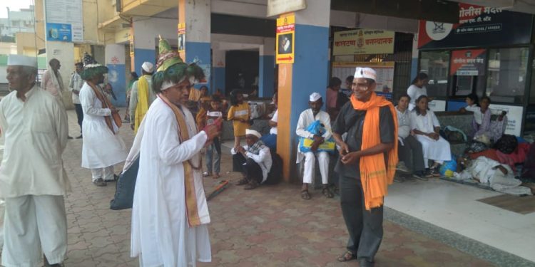 वासुदेव आला हो वासुदेव आला, जनजागृतीचा हा मार्ग आगळा!