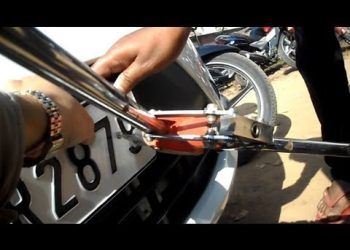 “साहेब नंबर प्लेट खूप पातळ असल्याने कधीही तुटेल!”