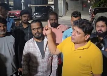 “तुम मच्छी मटन खानेवाले मराठी आदमी गंदे हो!”