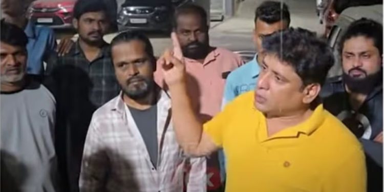 “तुम मच्छी मटन खानेवाले मराठी आदमी गंदे हो!”