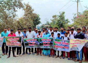 चांपा-हळदगाव-खापरी रस्ता दुरुस्तीसाठी शाळकरी विद्यार्थ्यांचा रास्ता रोको!