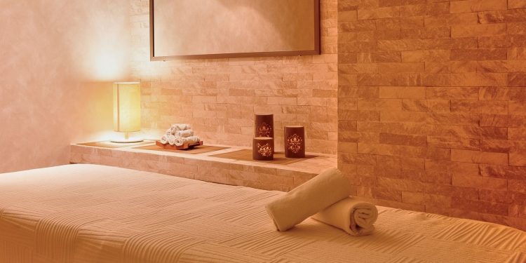 १०० स्पा सेंटरच्या नावाखाली पुण्यात सर्रास देहविक्री!