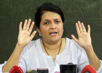 अंजली दमानियांचा एकनाथ शिंदेंबद्दल धक्कादायक दावा, चर्चेला उधाण!