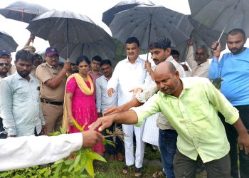 एकही शेतकरी मदतीपासून वंचित राहू नये – पालकमंत्री दत्तात्रय भरणे यांचे निर्देश!