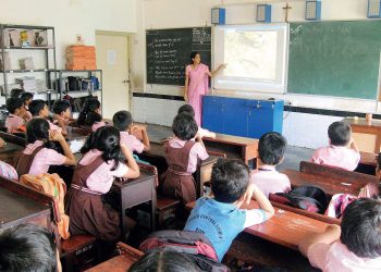 राज्यातील लाखो विद्यार्थ्यांना शाळाबाह्य होण्याचा धोका!