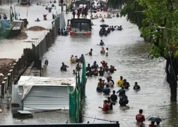 मुंबई पाण्याखाली, जीव कंठाशी!