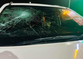 मनोज जरांगे पाटील यांच्या ताफ्यावर दगडफेक!