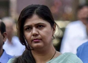 पंकजा मुंडेंना मोठा धक्का! राजाभाऊ मुंडेंचा अजित पवारांकडे ओढा!