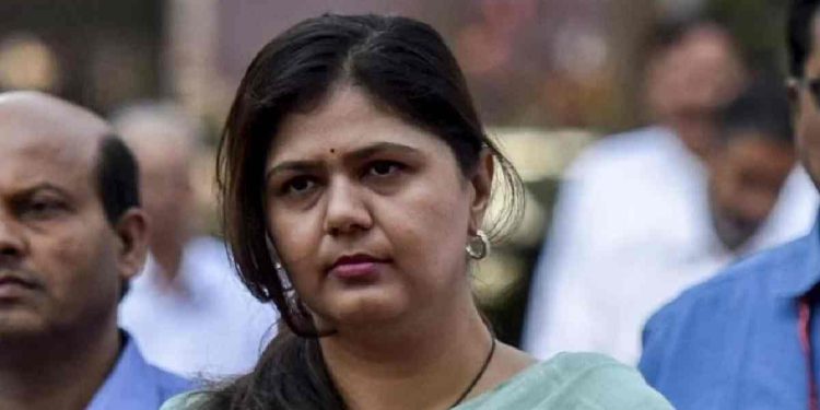 पंकजा मुंडेंना मोठा धक्का! राजाभाऊ मुंडेंचा अजित पवारांकडे ओढा!