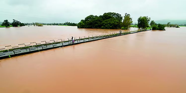 मुसळधार पावसाचा प्रभाव: कोल्हापुरात पूरस्थिती गंभीर, महामार्ग व रस्ते बंद!