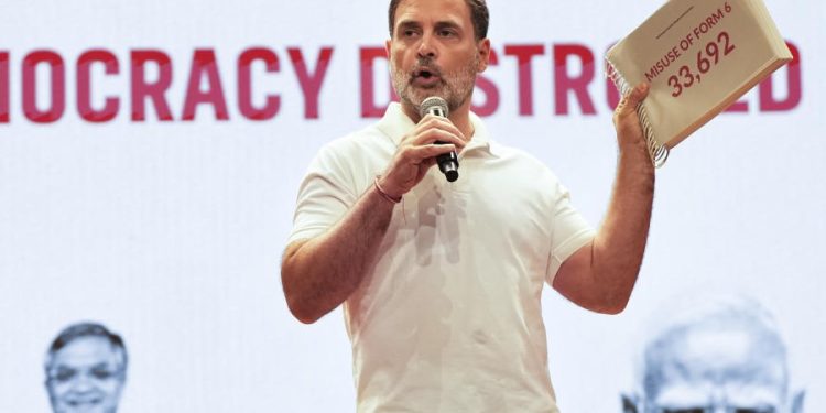 राहुल गांधींचा खळबळजनक आरोप : “महाराष्ट्रात १ कोटी बनावट मतदार!”