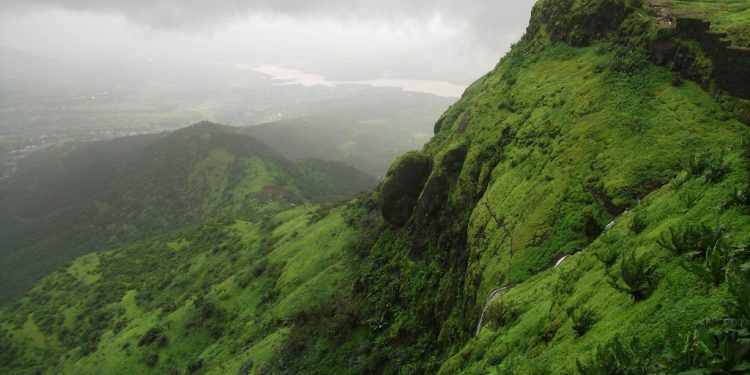 हैद्राबादहून फिरायला आलेल्या तरुणाचा सिंहगडावरून घसरून पडल्याचा संशय!