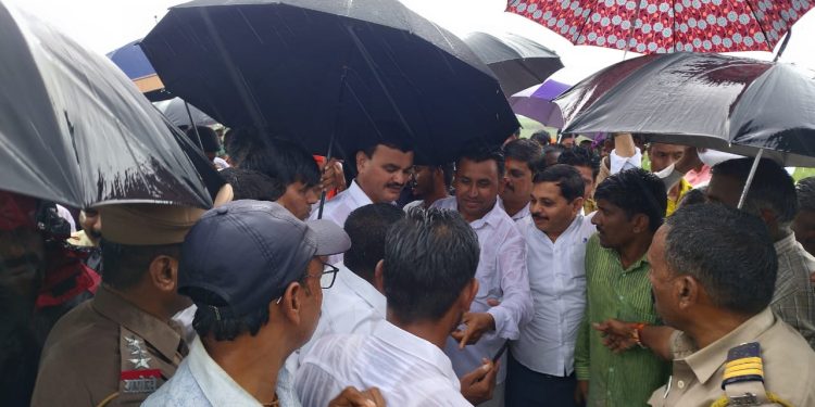 ८ लाख हेक्टरहून अधिक शेती पाण्याखाली. कृषीमंत्री दत्तात्रय भरणे यांची माहिती!