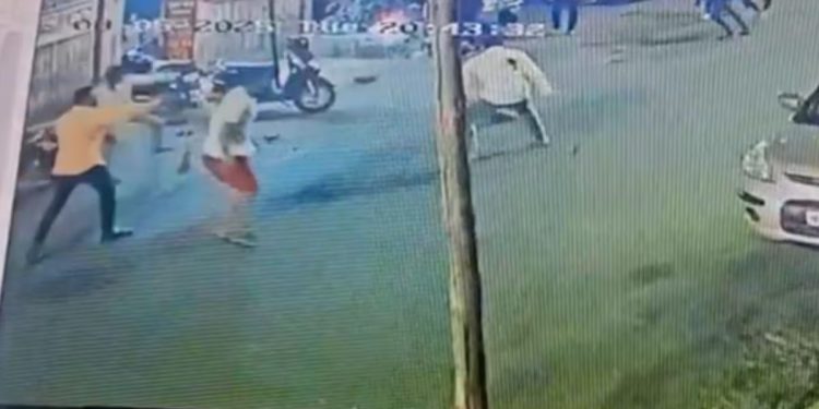 पुण्यात झेड ब्रिजजवळ भीषण गँगवॉर; उलट्या कोयत्याने हल्ला!