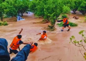 बीड व अहमदनगर जिल्ह्यांत ढगफुटीसदृश मुसळधार पाऊस!