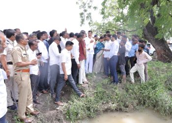 जालना जिल्ह्यातील बदनापूर व अंबड तालुक्यातील अतिवृष्टीग्रस्त भागाची कृषी मंत्री दत्तात्रय भरणेंकडून पाहणी.