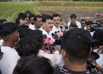 कृषीमंत्री दत्तात्रय भरणे यांच्याकडून अतिवृष्टीने नुकसानग्रस्त झालेल्या भागाची पाहणी!