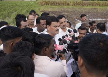 “शासन तुमच्यासोबत ठाम उभं आहे, चिंता करू नका” – कृषीमंत्री दत्तात्रय भरणे.