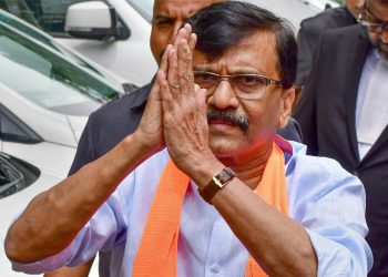 संजय राऊत यांच्या विरोधात गुन्हा दाखल करण्याची शिवसेनेची मागणी!