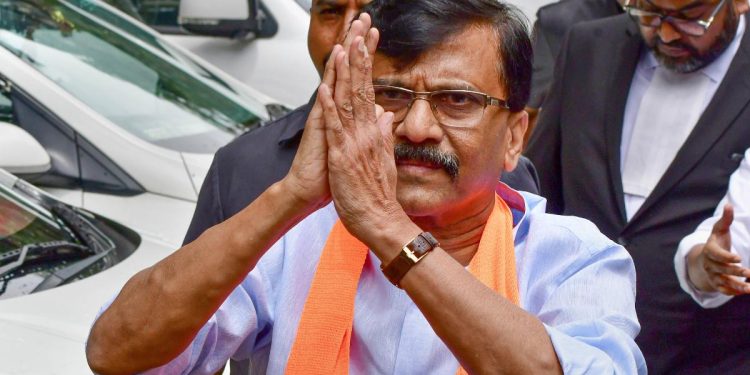 संजय राऊत यांच्या विरोधात गुन्हा दाखल करण्याची शिवसेनेची मागणी!