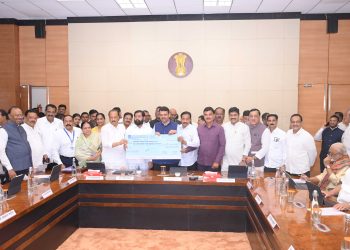 अतिवृष्टीग्रस्तांसाठी पुणे जिल्हा मध्यवर्ती सहकारी बँकेकडून १ कोटी २६ लाख ५१ हजार रुपयांची मदत