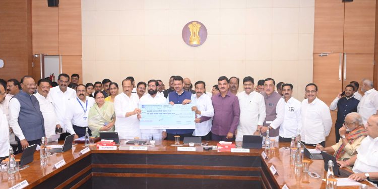 अतिवृष्टीग्रस्तांसाठी पुणे जिल्हा मध्यवर्ती सहकारी बँकेकडून १ कोटी २६ लाख ५१ हजार रुपयांची मदत