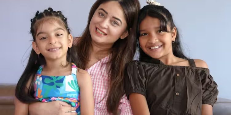 ऑनलाईन मागवलेल्या आईस्क्रीममध्ये सापडल्या मृत मुंग्या आणि चिखल!