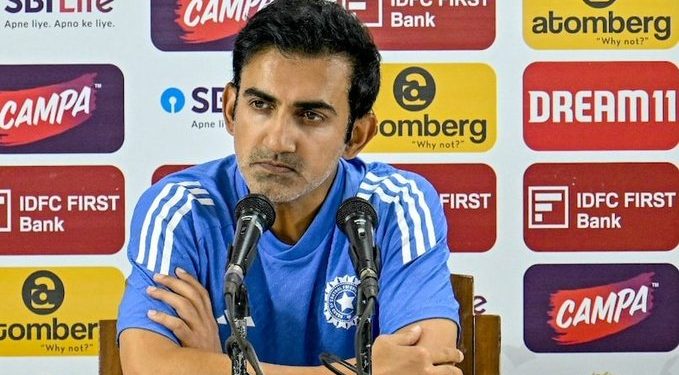 “मॅच हरल्यानंतर गौतम गंभीर भावुक झाला” — ड्रेसिंग रूममधून बाहेर आलेला फोटो व्हायरल!