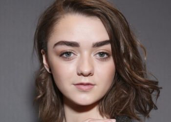 जर्मन मेट्रोत सेलिब्रिटीच्या शेजारी बसला आणि नशीब फळफळले!