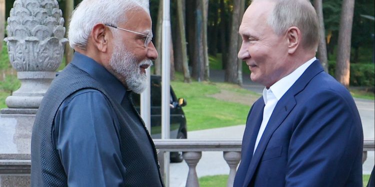 मैत्री दाखवत असताना मोदी-पुतिन यांची ‘सीक्रेट स्ट्रॅटेजी’?