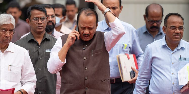 अजित पवारांचा पुण्यात ठाण मांडून नगरसेवकांना स्पष्ट इशारा!