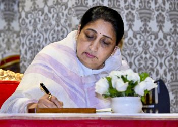 मुंबईत उपमुख्यमंत्री सुनेत्रा पवारांची महत्त्वपूर्ण बैठक!