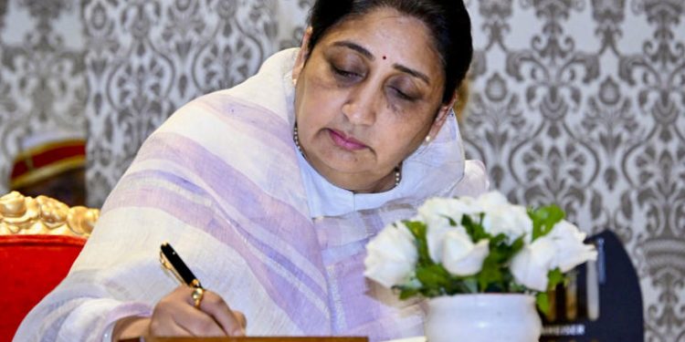 मुंबईत उपमुख्यमंत्री सुनेत्रा पवारांची महत्त्वपूर्ण बैठक!
